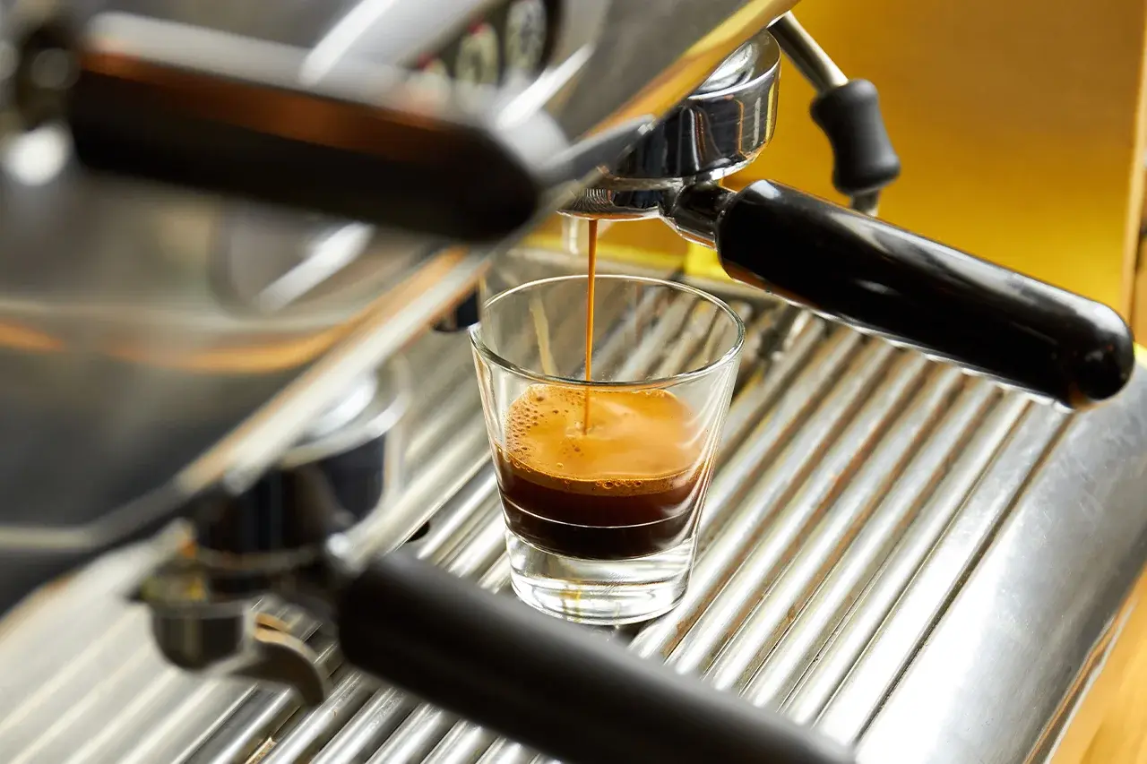 Küçük Bir Fincanda Yoğun Bir Kahve Deneyimi: Espresso